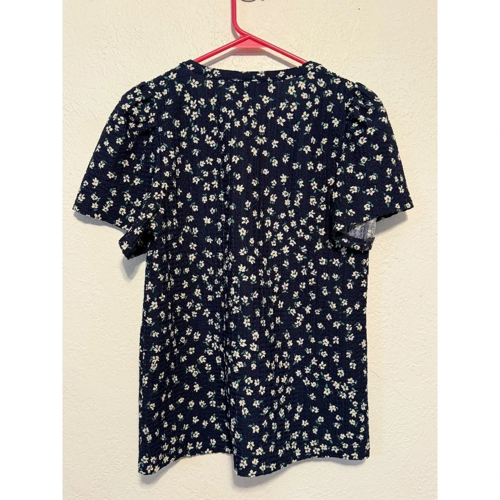 LOFT Ann Taylor Navy Blue Floral V-Neck Short Sleeve Textured Blouse Top Small
